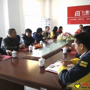 揚(yáng)翔飼料一行來(lái)九鼎集團(tuán)交流學(xué)習(xí)