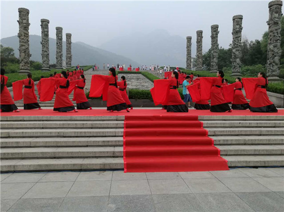 千人齊聚泰山，書寫食品安全宣言 共同祝福寶來利來20歲生日快樂