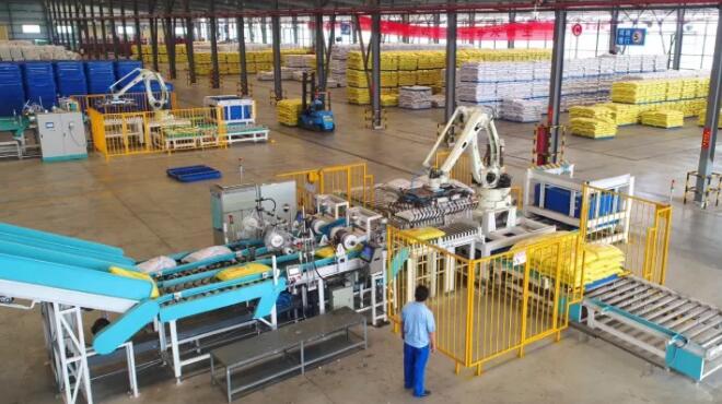 江蘇本土最大黑馬崛起：年銷飼料35萬(wàn)噸，人均銷量3500噸！還養(yǎng)殖3萬(wàn)畝基地……